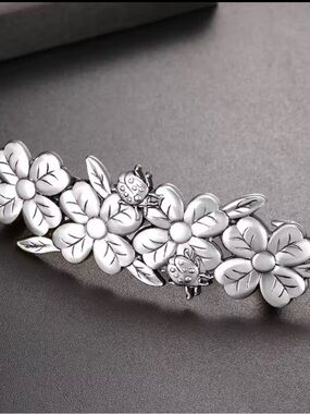 Source Unknown Silver Floral Ladybug Hair Barrette